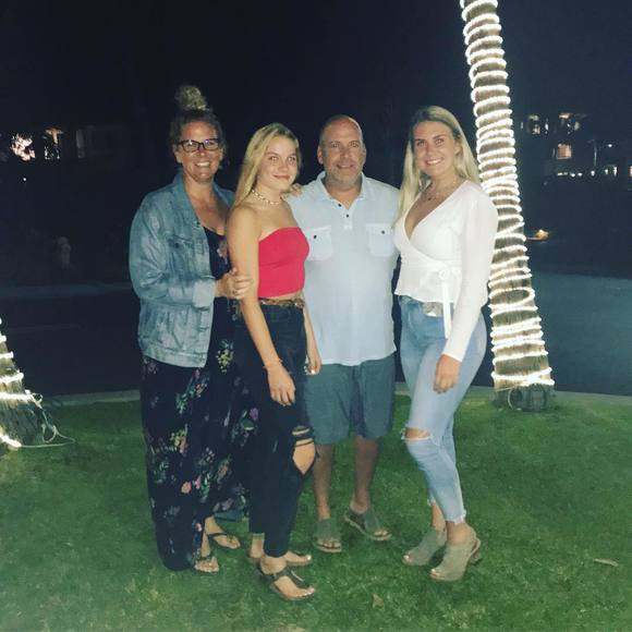 Meet your Posher, Nicole - Picture 1 of 1